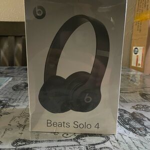 Beats by Dre Solo 4 On-Ear Headphones - Black